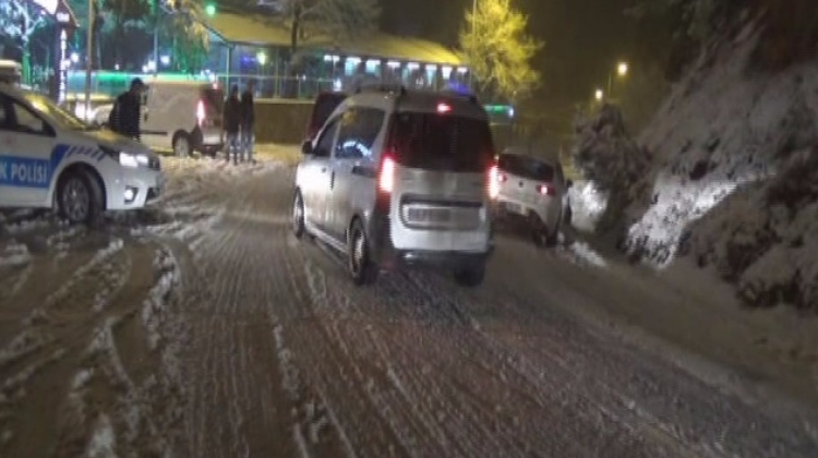 Uludağ yolu buz pistine döndü