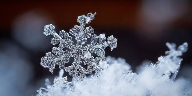 Uludağ'a mevsimin ilk karı düştü