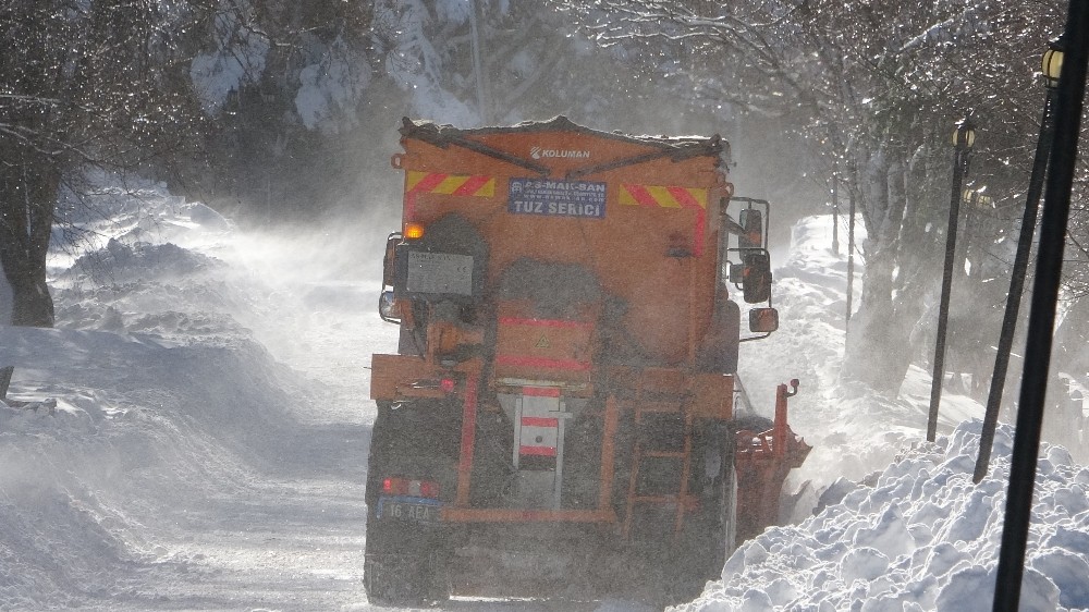 Uludağ’da kapanan yollar açılıyor 
