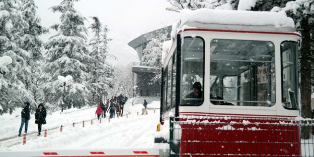 Uludağ'da kar kalınlığı 3 metreyi buldu