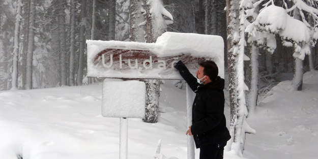 Uludağ'da kar kalınlığı 40 santimetreyi buldu!