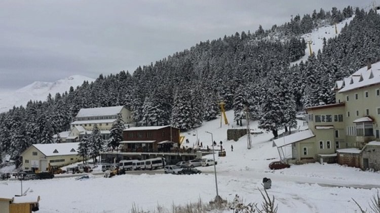 Uludağ'da kar kalınlığı 45 santimetreyi buldu