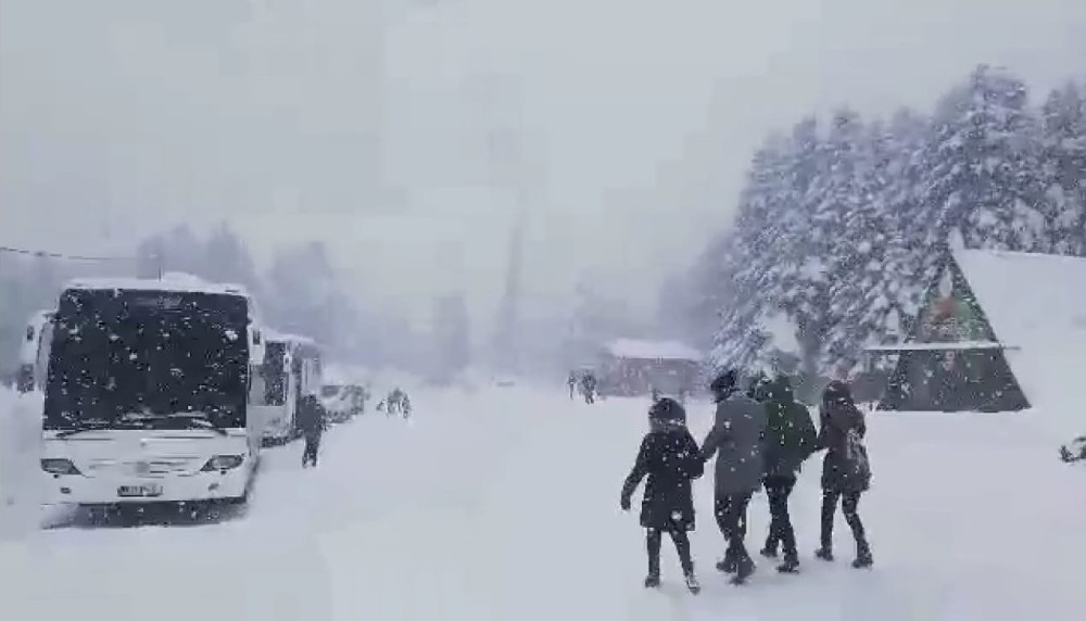 Uludağ’da kar yağışı başladı 