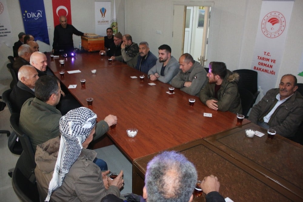 Uludere’de arıcılık kursuna yoğun ilgi 