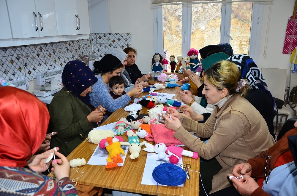 Uludere’de kadınlar hem ev hanımı hem iş kadını 