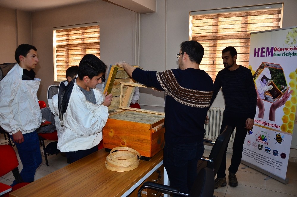 Uludere’de öğrenciler hem öğreniyor hem de üretiyor 