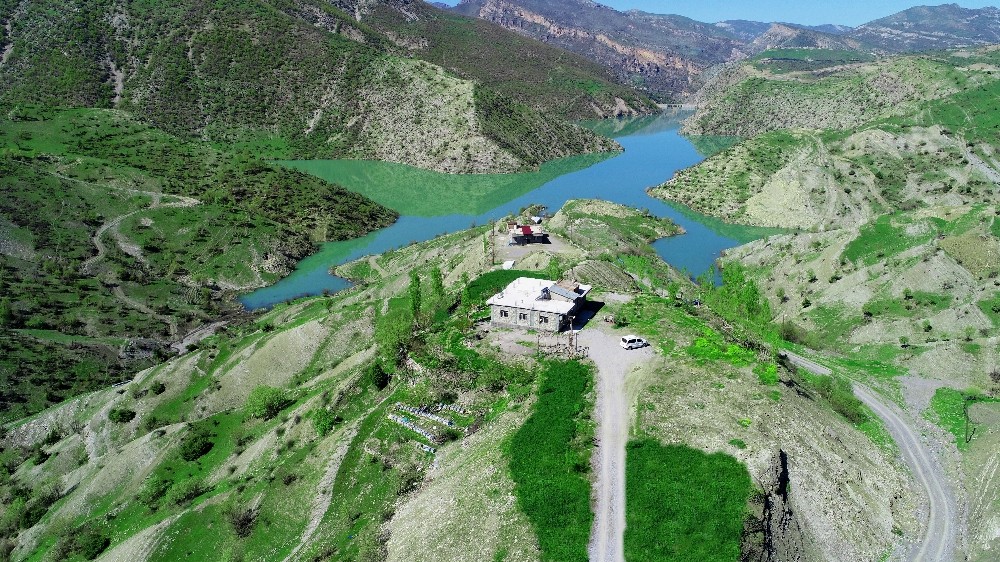 Uludere’de yapılan barajlar kartpostallık görüntüler oluşturdu 