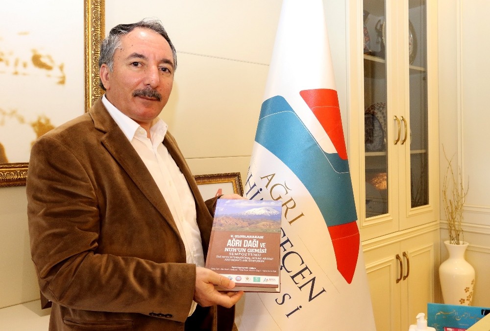 Uluslararası Ağrı Dağı ve Nuh’un Gemisi Sempozyumu’nun basılı kitabı bilim insanlarının hizmetine sunuldu 