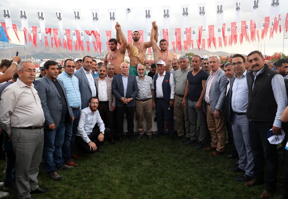 Uluslararası Altın Kemer Karakucak Güreşleri nefes kesti 