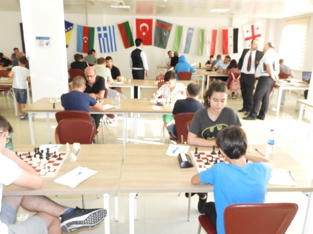 Uluslararası Satranç Turnuvası başladı 