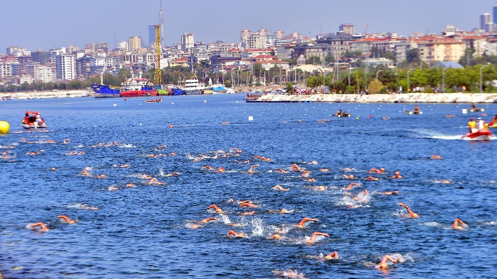 Uluslararası Su Sporları Festivali renkli görüntüler oluşturdu 