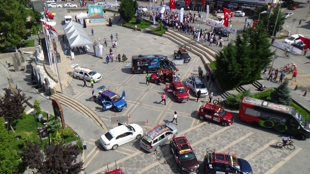 Uluslararası Yol Bisiklet Yarışı başladı 
