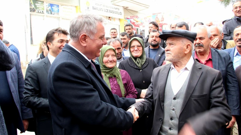 Ümit Bahtiyar atlı konvoyla karşılandı