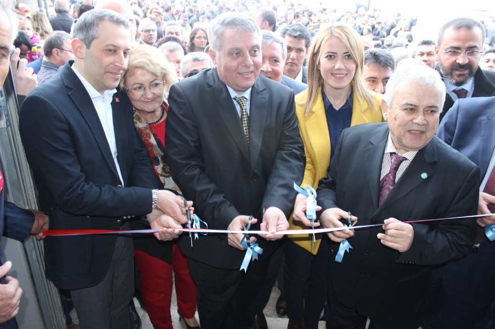 Ümit Bahtiyar seçim bürosunu coşkuyla açtı 