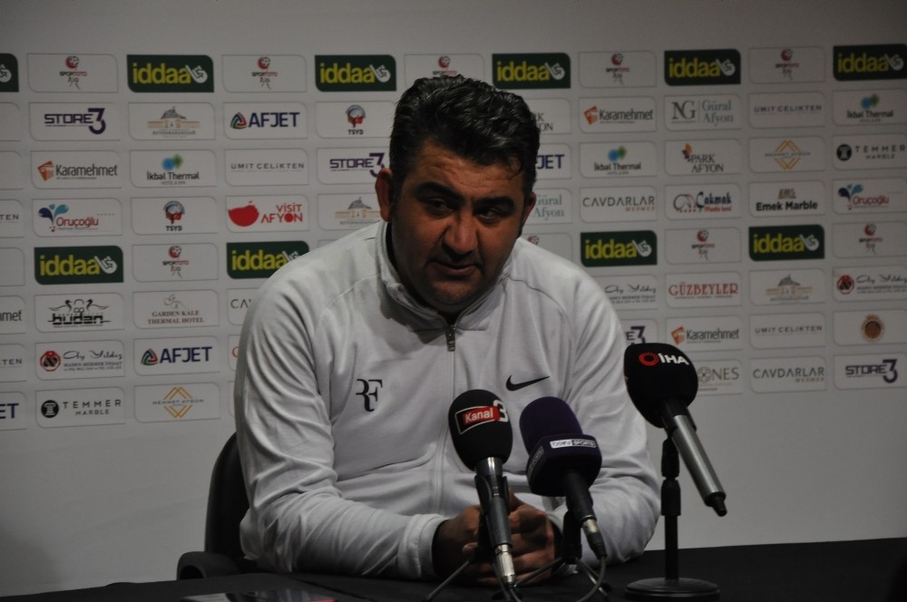 Ümit Özat: 