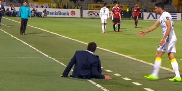 Ümit Özat'ın talihsiz anları!