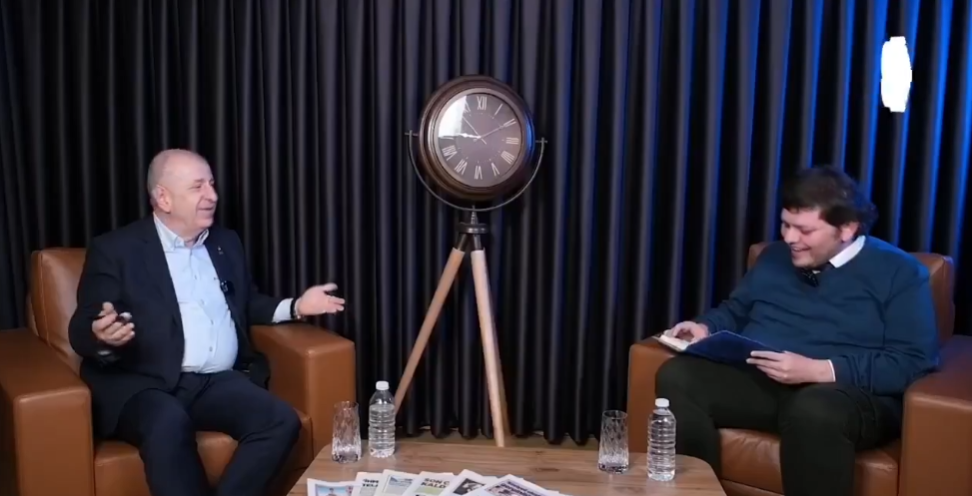 Ümit Özdağ canlı yayında çalışanı fırçaladı! "Bu ne biçim iş sen sussana!"