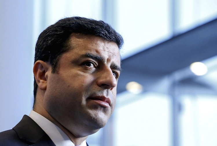 Ümit Özdağ ile de kol kola girdi! Demirtaş’tan son çırpınışlar