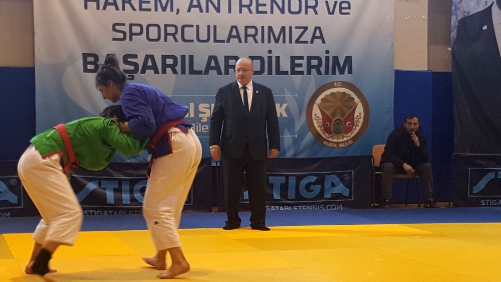 Ümitler ve Gençler Türkiye Kuraş Şampiyonası Bilecik’te yapıldı 