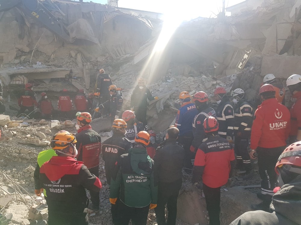 UMKE timinde yer alan Trakya Üniversiteliler, deprem bölgesinde acil sağlık ve yardım hizmeti verdi 