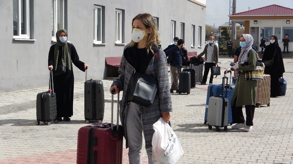 Umman’dan 250 Türk vatandaşı Van’a getirildi 