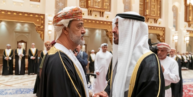 Umman'ın yeni sultanı El Said, BAE Veliaht Prensi Zaid'i madara etti!