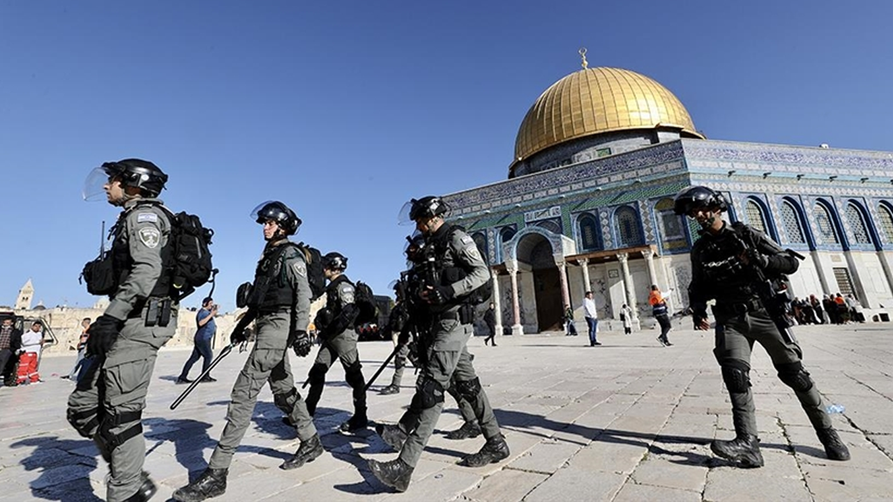 Ümmet sessiz siyonist pervasız! mescid-i Aksa'da Müslümanlara ibadet yasaği!