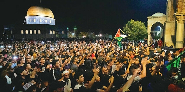 Ümmet yek yürek! On binler Mescid-i Aksa'ya aktı