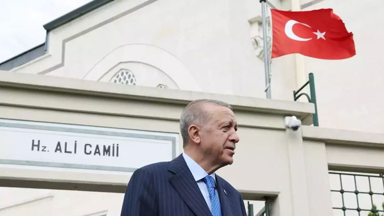 Ümmetin lideri Cuma namazını Hz. Ali Camisi'nde kıldı