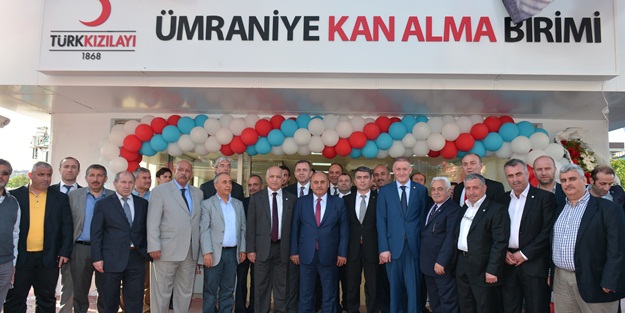 Ümraniye Belediyesi Kızılay'a destek olmaya devam ediyor