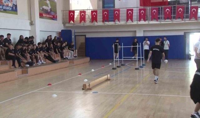 Ümraniye Belediyesi sporcu gençleri üniversiteye hazırlıyor