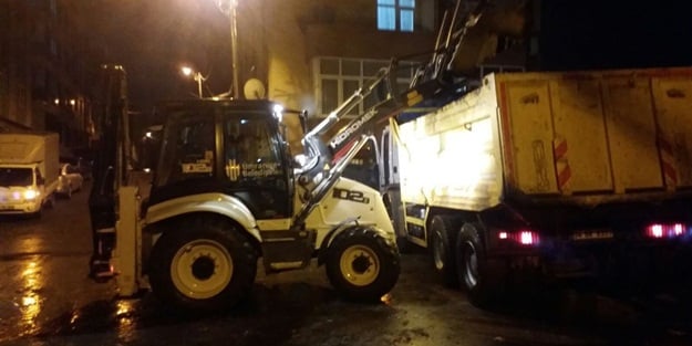 Ümraniye Belediyesi Yağış Sonrası Seferber Oldu
