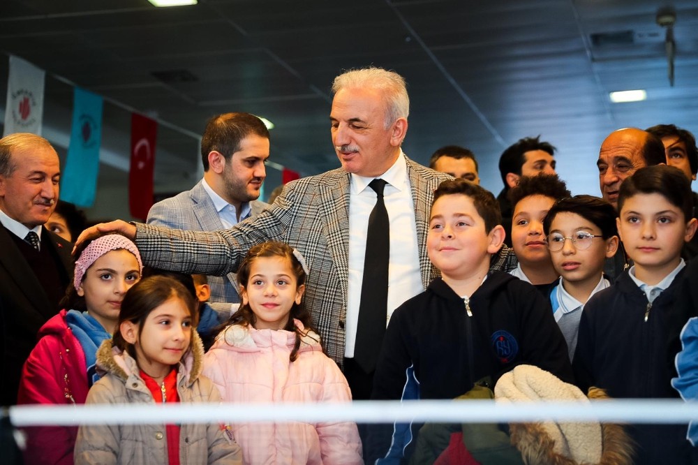 Ümraniye Belediyesi’nden okullara spor malzemesi desteği 