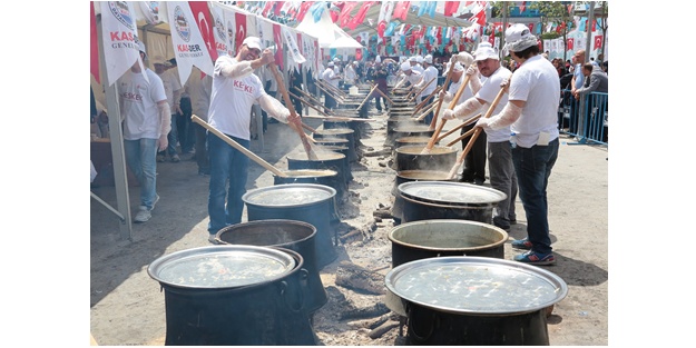 Ümraniye Meydanı’nda 'Keşkek Şöleni' coşkusu