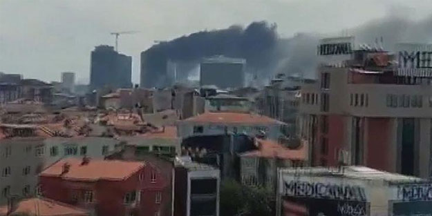 Ümraniye'de 29 katlı inşaatta yangın