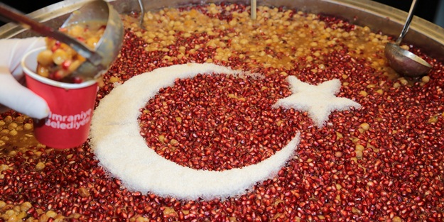 Ümraniye'de 60 kazan, 60 bin aşure