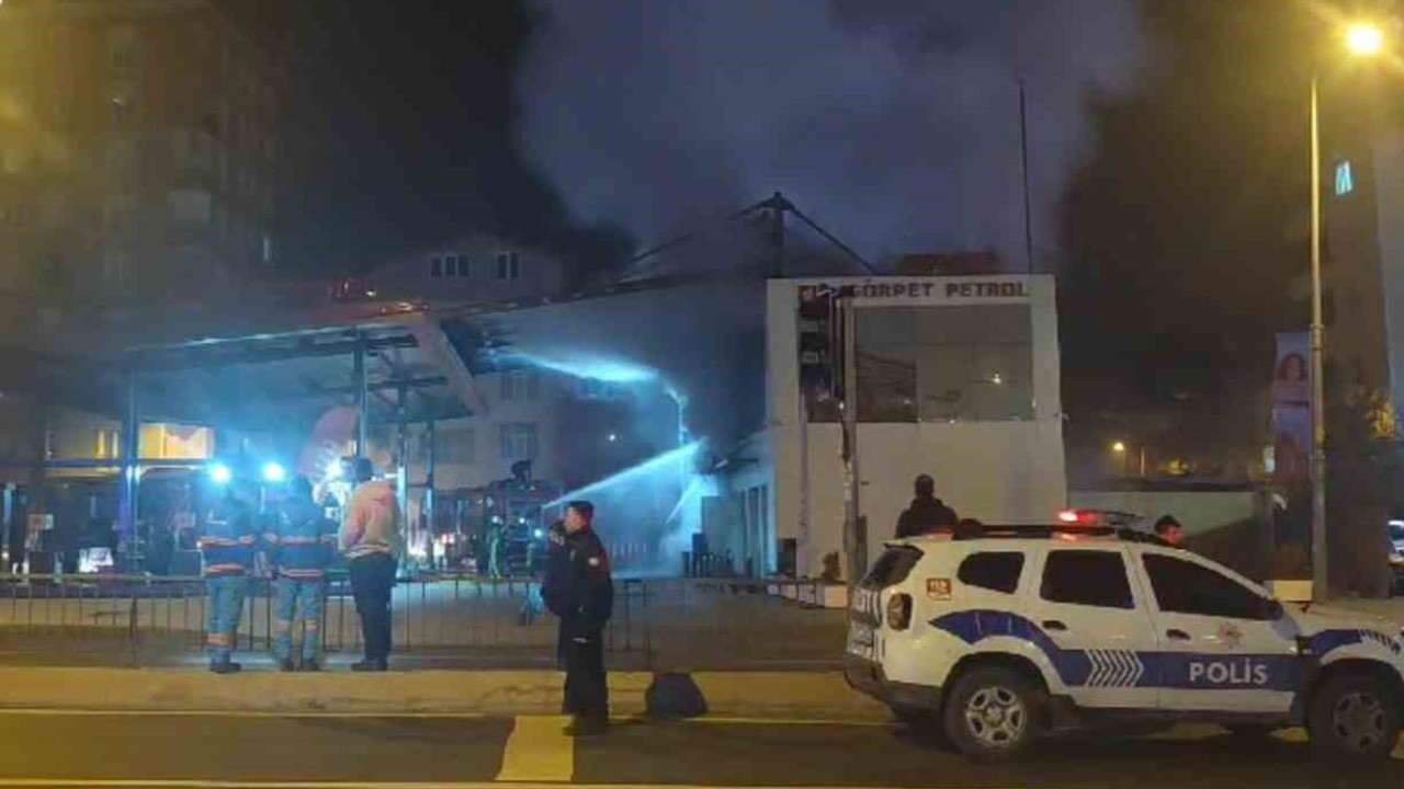 Ümraniye’de akaryakıt istasyonunda yangın çıktı