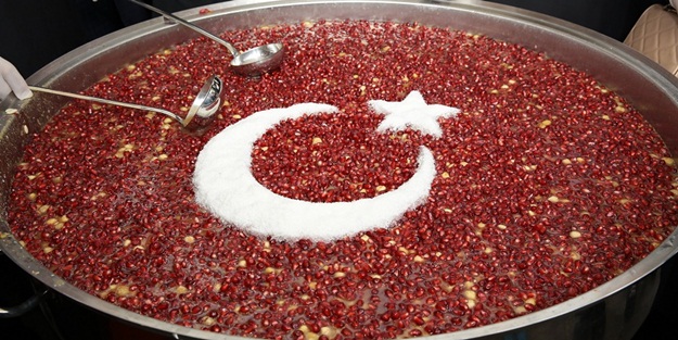 Ümraniye’de Aşure kazanları kaynamaya başladı