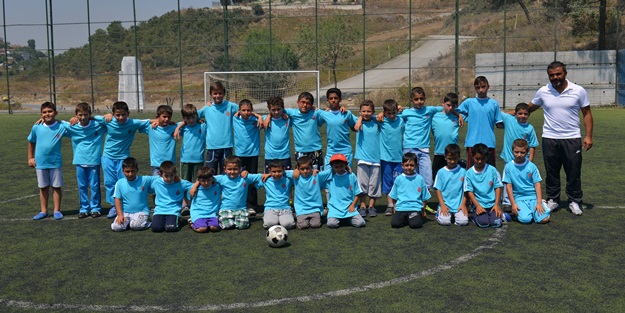 Ümraniye'de binlerce öğrenci spor yapıyor