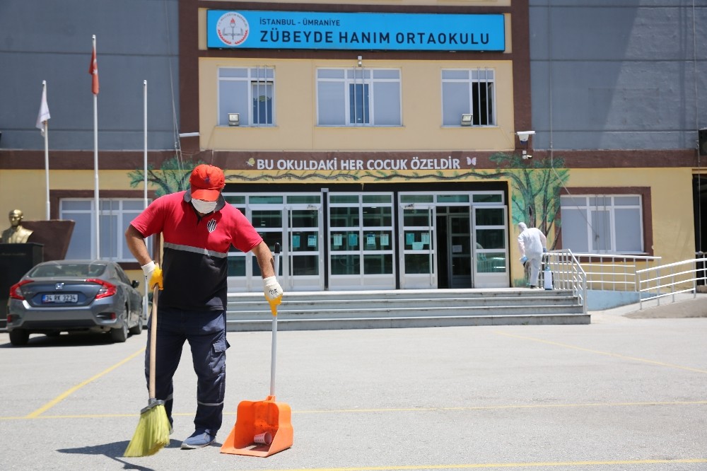 Ümraniye’de dezenfekte edilen okullar sınavlara hazır 