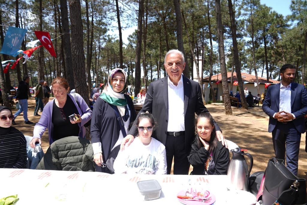 Ümraniye'de engellerin ortadan kalktığı piknik