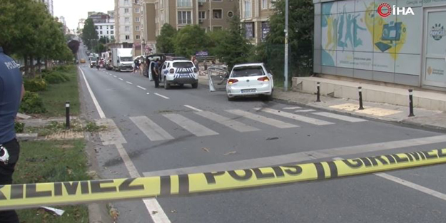 Ümraniye’de güpegündüz otomobile silahlı saldırı! Takip edip kurşun yağdırdılar