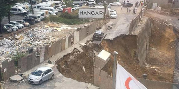 Ümraniye'de istinat duvarı çöktü!