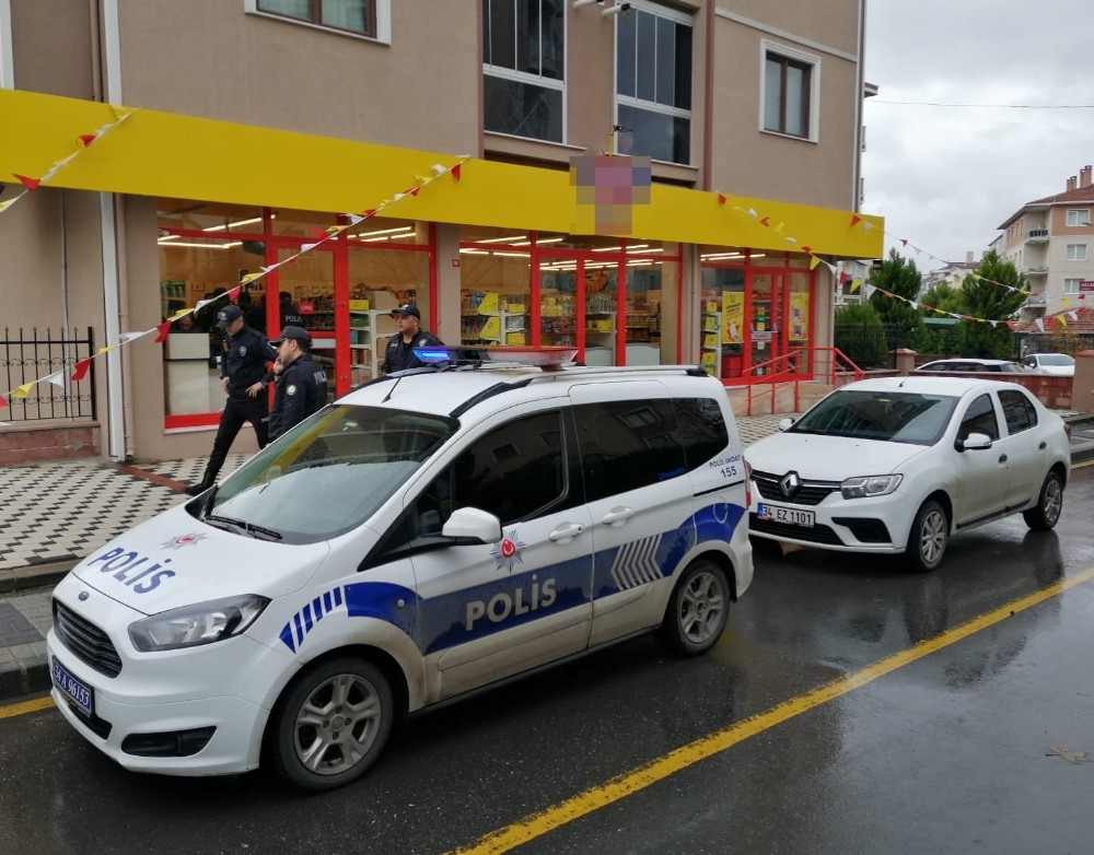 Ümraniye’de markette silahlı soygun 