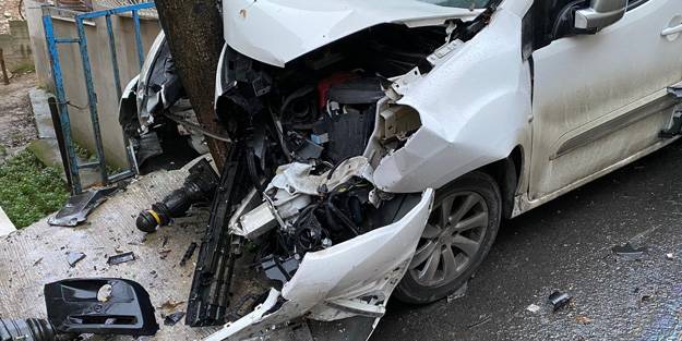 Ümraniye'de okul servisi 4 araca çarptı: 3 öğrenci yaralandı