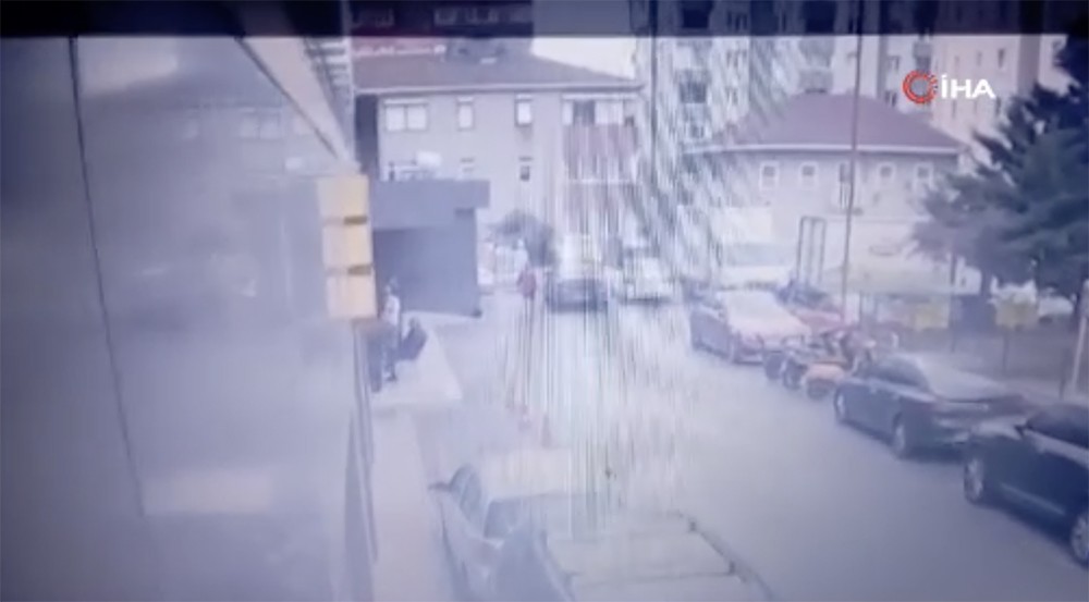 Ümraniye’de oto hırsızlığı kamerada!