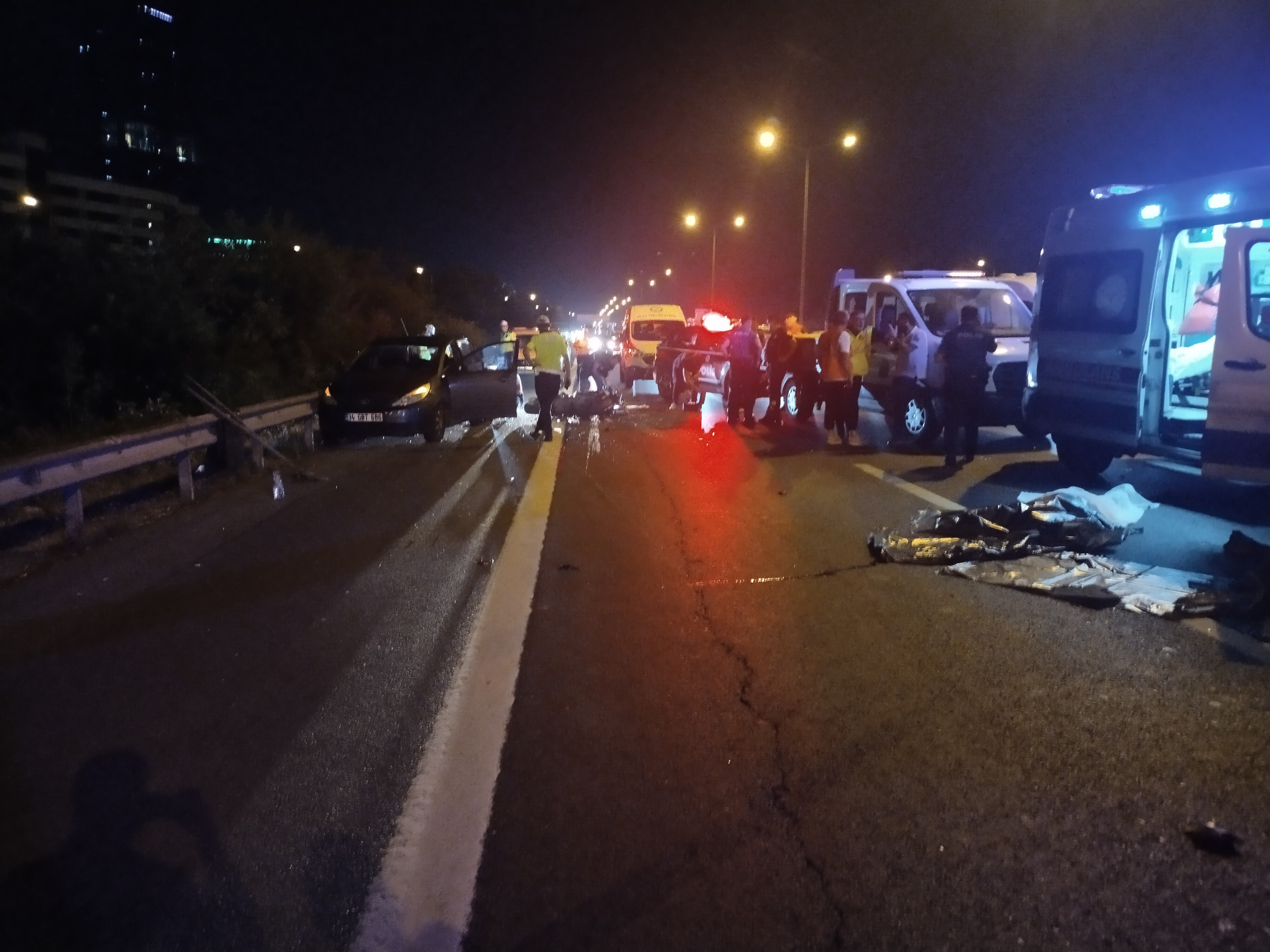 Ümraniye'de otomobile çarpan motosikletin sürücüsü hayatını kaybetti