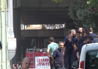 Ümraniye'de yangın: 100 kişi tahliye edildi!