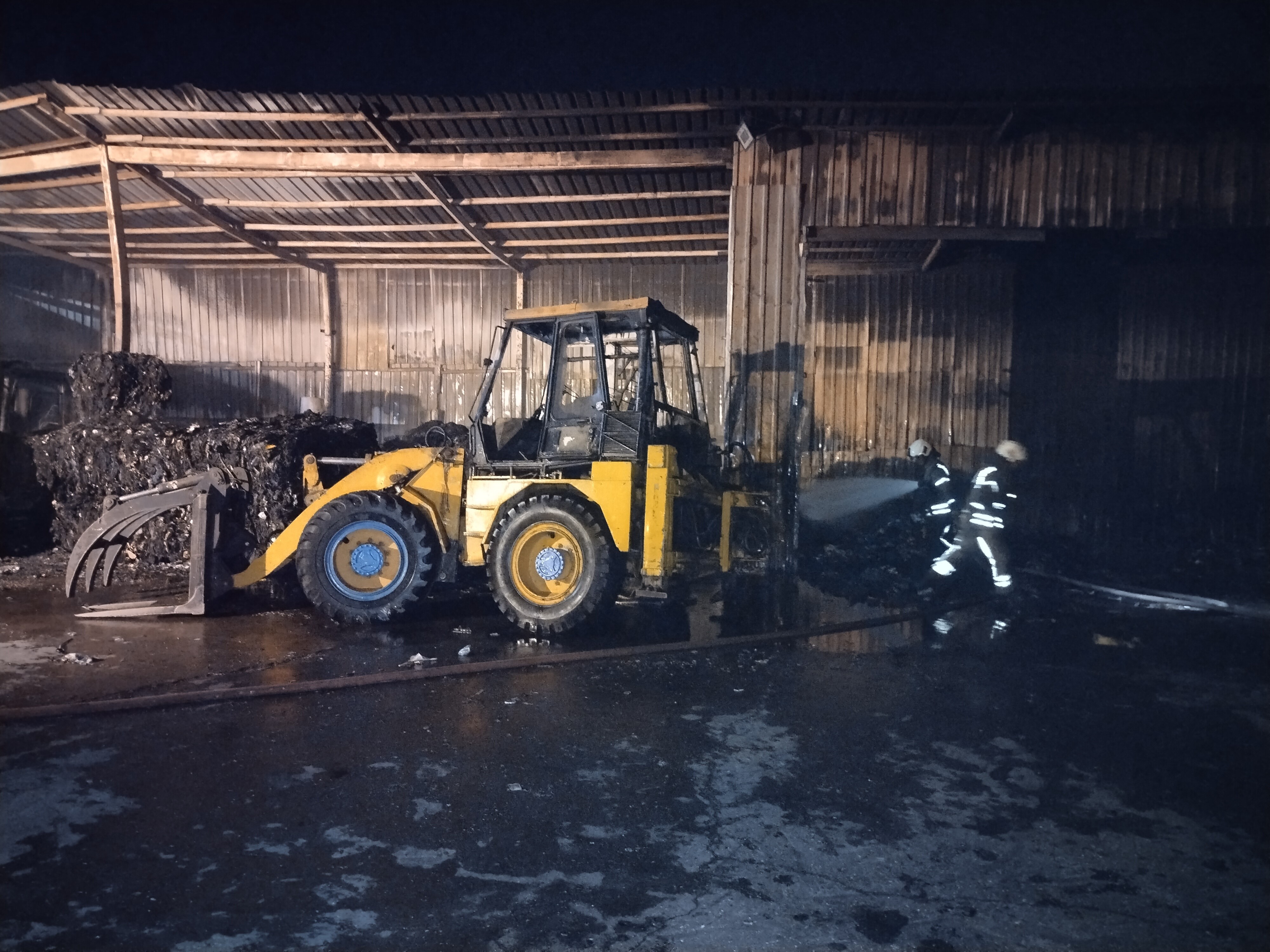 Ümraniye’deki yangın nihayet söndürüldü