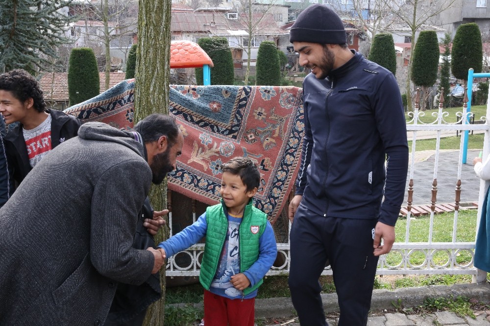Ümraniye’den yola çıkan 23 Suriyeli memleketlerine dönüyor 